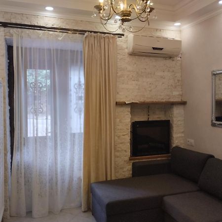 Room In Sololaki Tbilisi Buitenkant foto