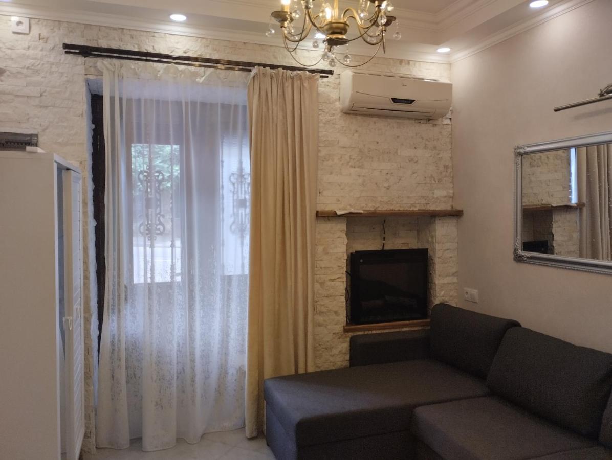 Room In Sololaki Tbilisi Buitenkant foto
